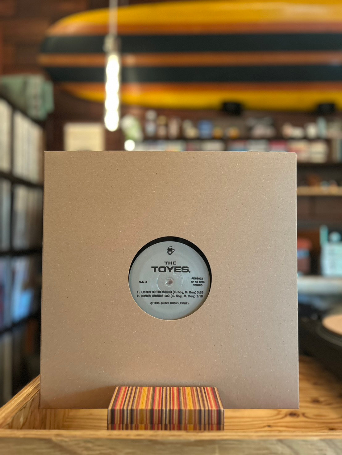 THE TOYS / SMOKE TWO JOINTS