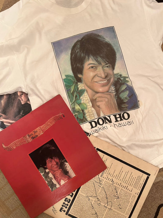 インターナショナル・マーケットプレイスと銅像とTシャツ