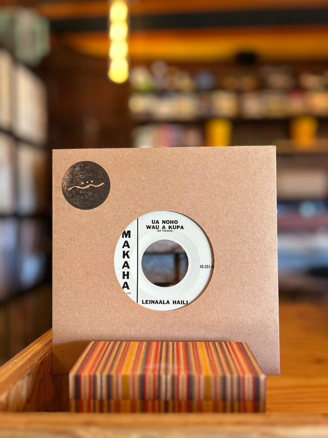 LEINAALA HAILI / UA NOHO WAU A KUPA