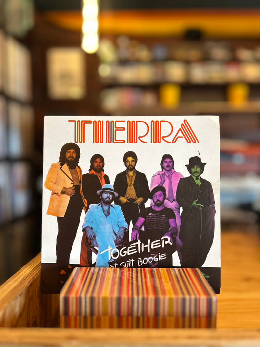 TIERRA / TOGETHER