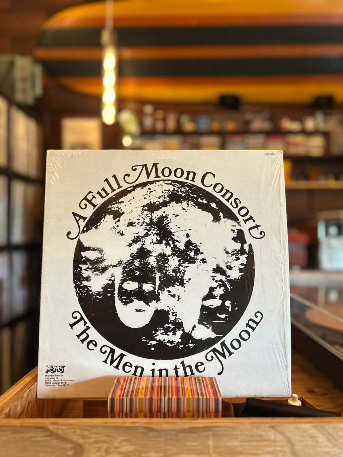 A FULL MOON CONSORT / THE MEN IN THE MOON