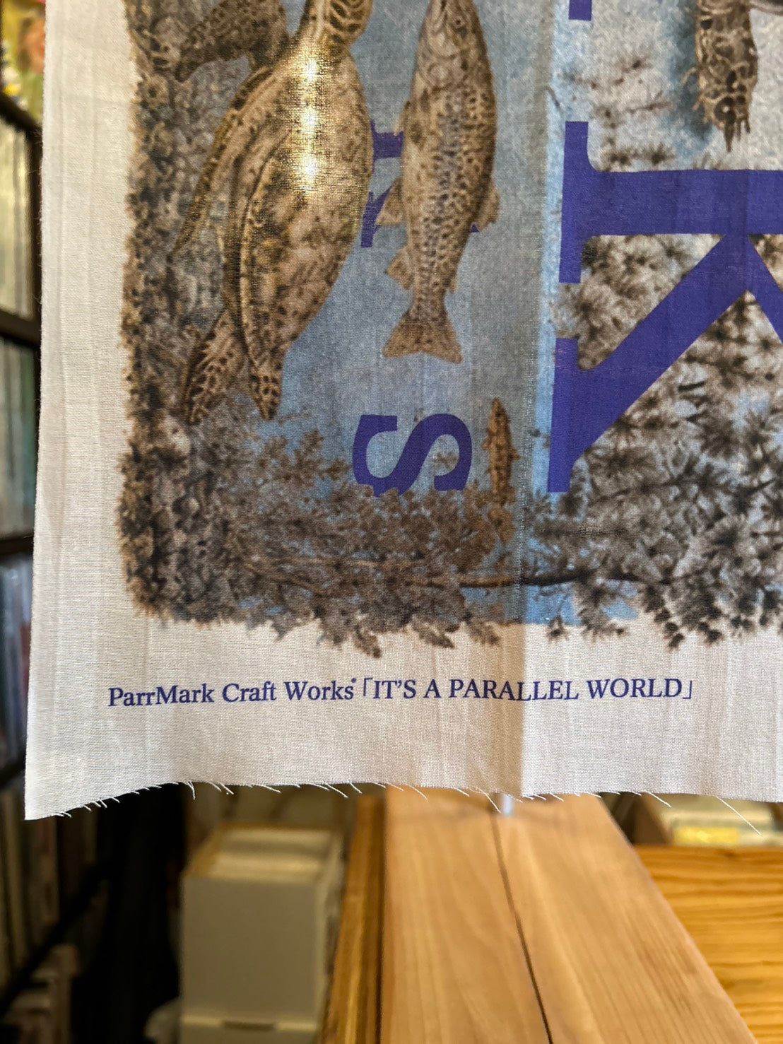 【 NEW 】PARRMARK CRAFTWORKS TENUGUI "IT'S A PARALLRL WORLD"